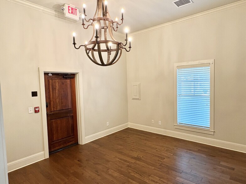 More Photos Of 1129 Lake Oconee Pky, Eatonton Office For Lease