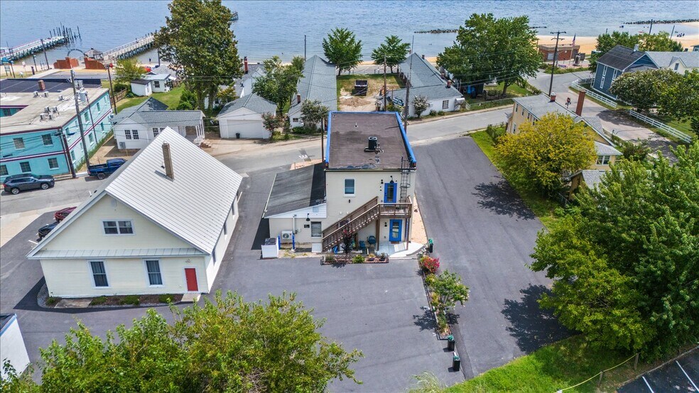 More Photos Of 10 Irving Ave N, Colonial Beach Apartments For Sale