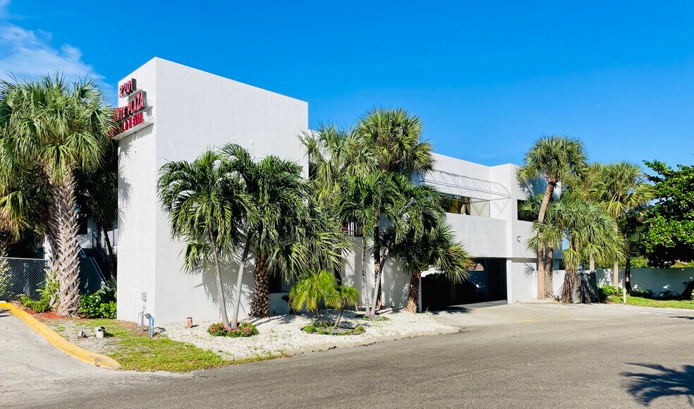 More Photos Of 2201 NE 52nd St, Lighthouse Point Medical For Sale