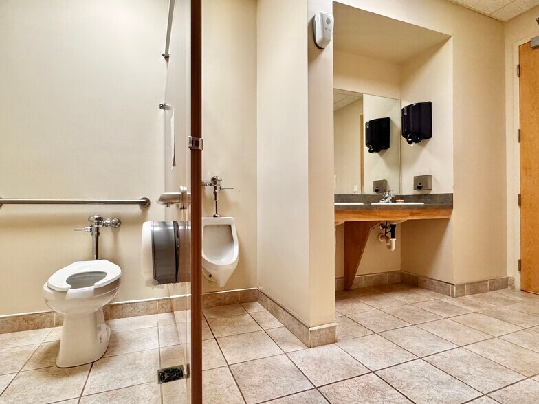 More Photos Of 684 Berkmar Cir, Charlottesville Office For Lease