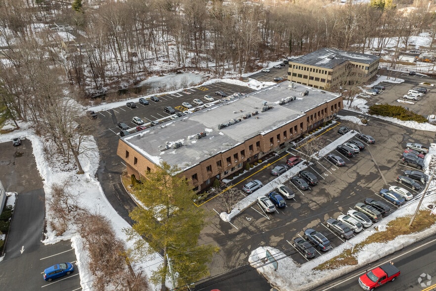 More Photos Of 304 Federal Rd, Brookfield Office For Lease