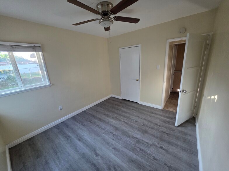 More Photos Of 8858 Flower St, Bellflower Freestanding For Lease