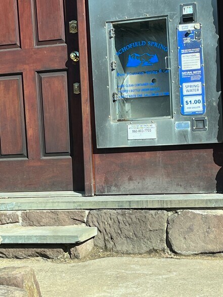 666 Riv Rd  