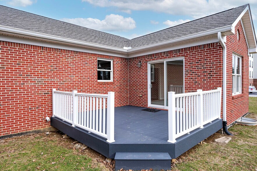 More Photos Of 65 Maplehurst Dr, Brownsburg Office For Sale