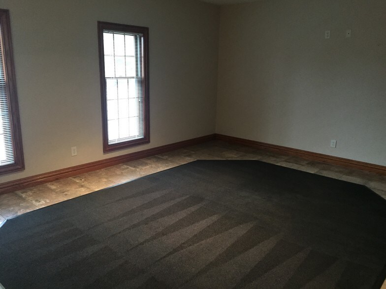 More Photos Of 805 Hillsdowne Rd, Westerville Medical For Lease