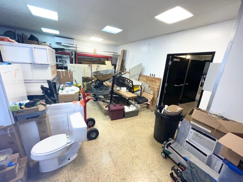 More Photos Of 1155 NE Cleveland St, Clearwater Office Residential For Lease