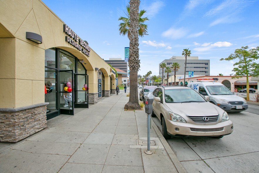 More Photos Of 2627-2631 Wilshire Blvd, Santa Monica Freestanding For Lease