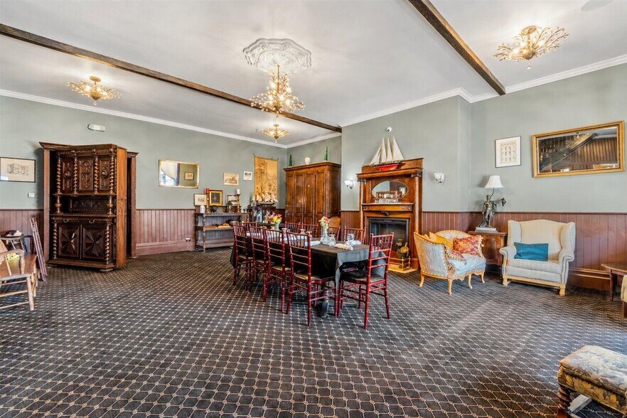 More Photos Of 315 Main St, Ferndale Hotel For Sale