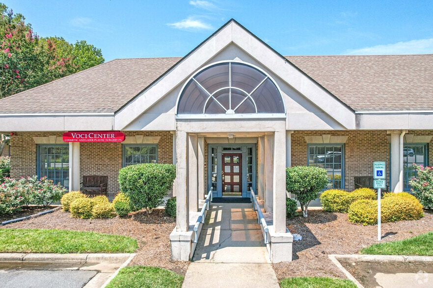 More Photos Of 2620 E 7th St, Charlotte Medical For Sale