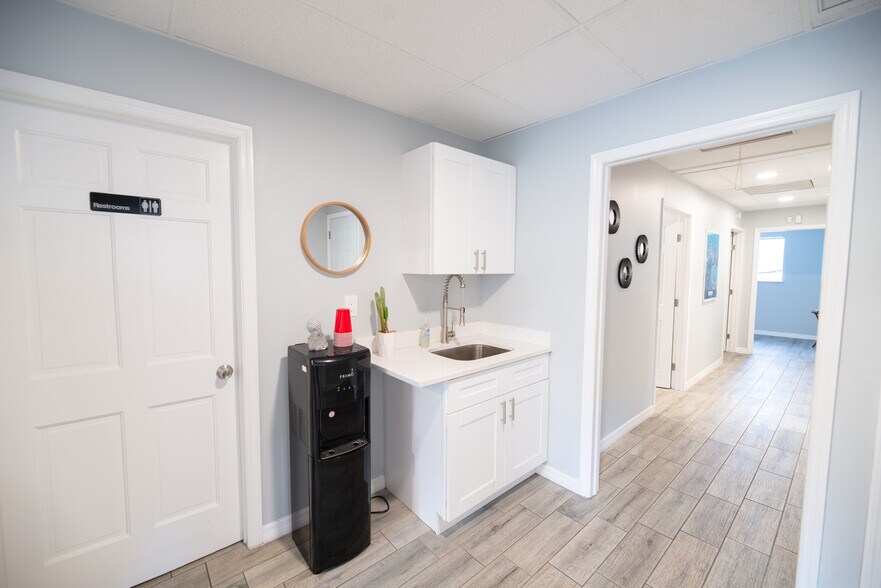 More Photos Of 5010 N Nebraska Ave, Tampa Light Distribution For Lease