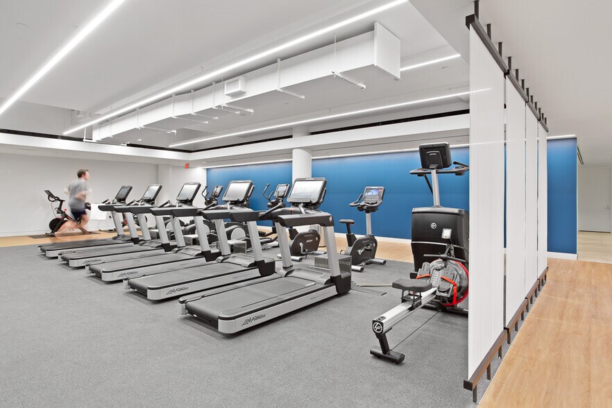 More Photos Of 1299 Pennsylvania Ave NW, Washington Office For Lease