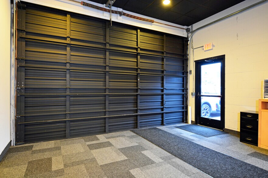 More Photos Of 1001 Washington Ave S, Minneapolis General Retail For Sale