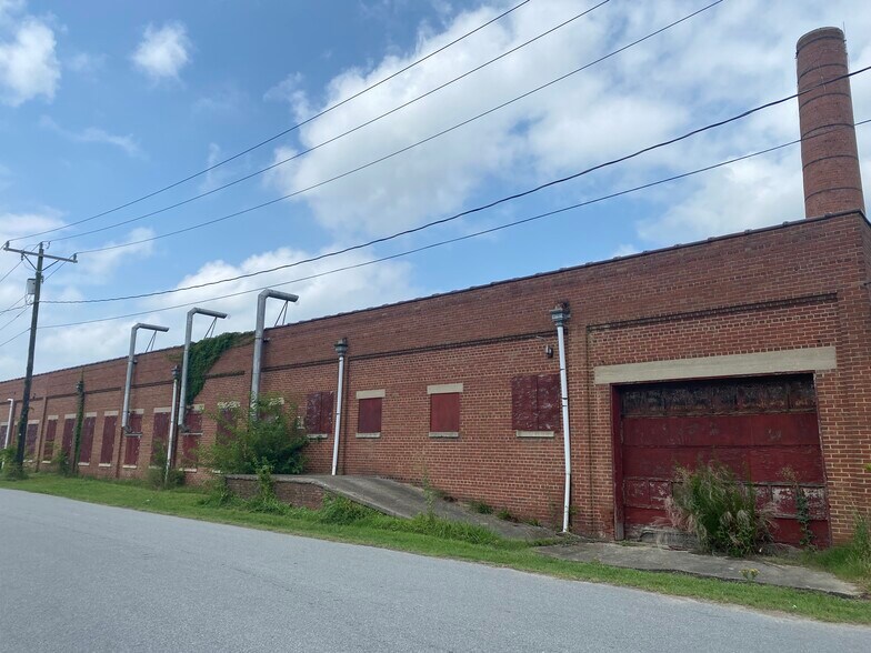 More Photos Of 520 Reese St, Emporia Warehouse For Sale