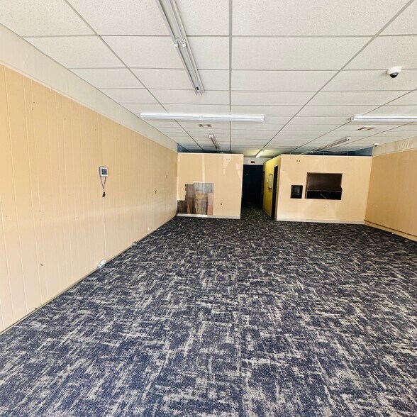 More Photos Of 106 S Broadway St, Cleveland Storefront For Sale