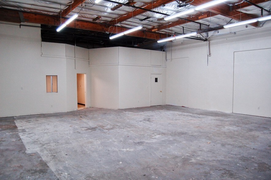 More Photos Of 554 Martin Ave, Rohnert Park Warehouse For Lease