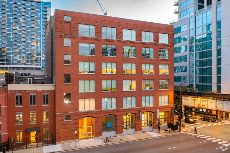 More Photos Of 225 W Ohio St, Chicago Office For Lease