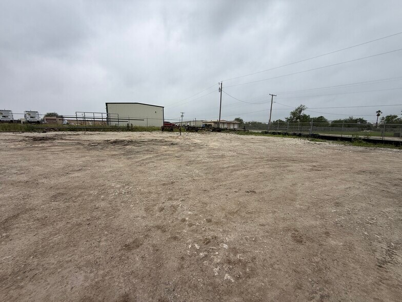 More Photos Of 115 Wyoming Blvd, Pleasanton Warehouse For Lease