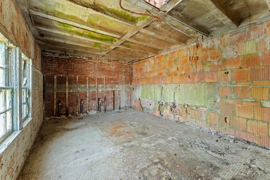 More Photos Of 1190 Main St, West Warwick Loft Creative Space For Sale