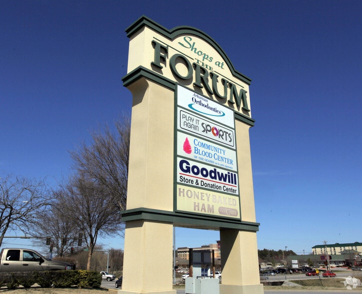 More Photos Of 1400 SE Walton Blvd, Bentonville Unknown For Lease