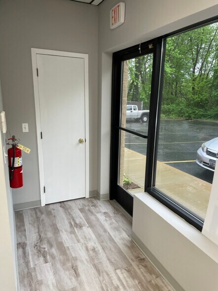 More Photos Of 189 Main Rd, Riverhead Medical For Lease