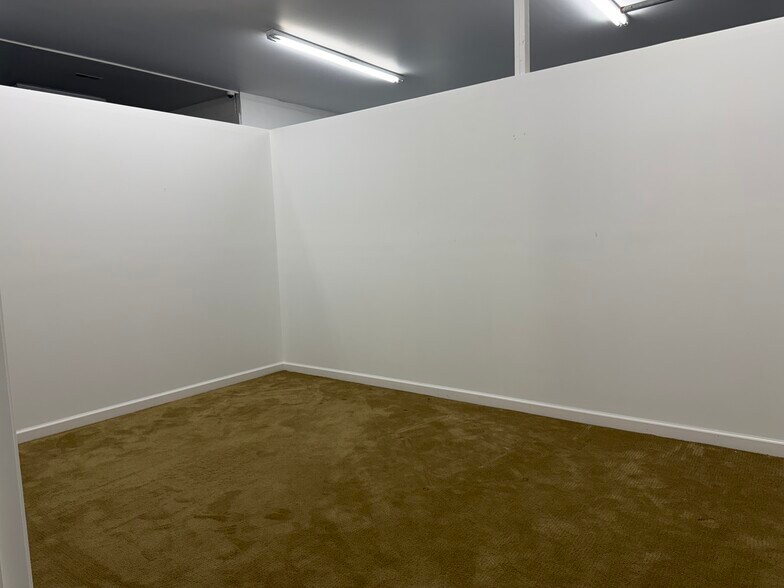 More Photos Of 2066 Juniper Lake Rd, West End Flex For Lease