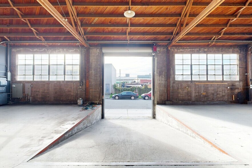 More Photos Of 1035 Murray St, Berkeley Showroom For Lease