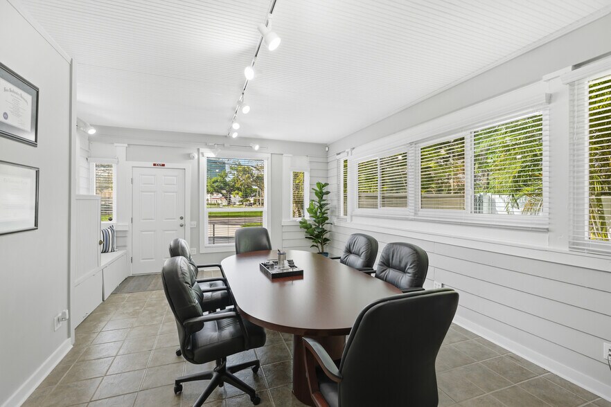 More Photos Of 1322 3rd Ave W, Bradenton Office Residential For Sale