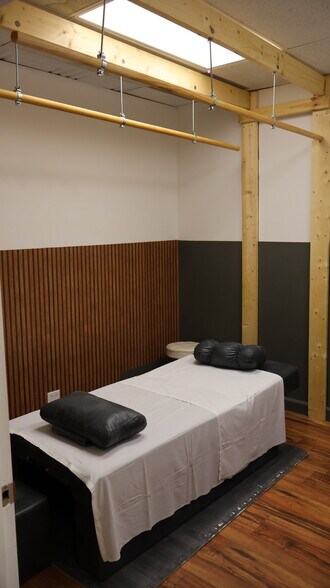 More Photos Of 626-636 E Ogden Ave, Naperville Unknown For Lease