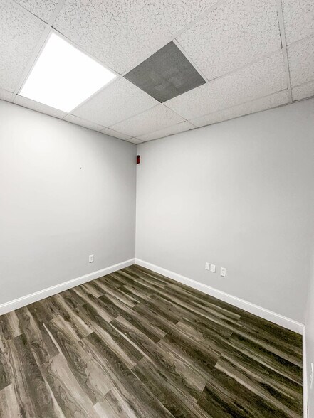 More Photos Of 1051 Farmington Ave, Farmington Unknown For Lease