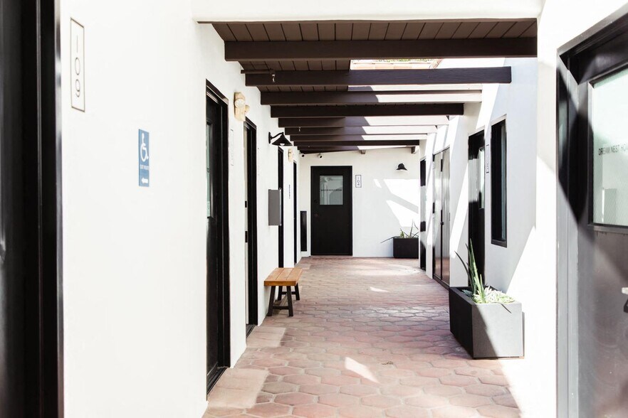 More Photos Of 300 E Santa Clara St, Ventura Medical For Lease