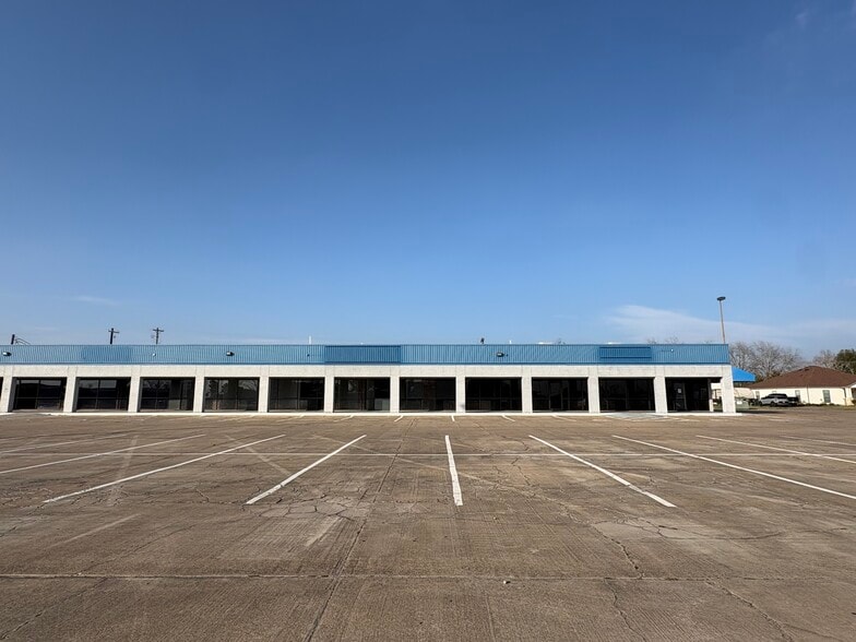 More Photos Of 1602 N Mechanic St, El Campo Land For Lease