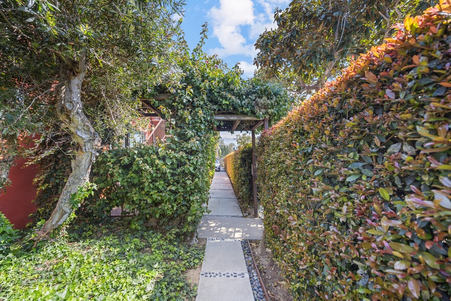 More Photos Of 502 Westminster ave, Venice Apartments For Sale