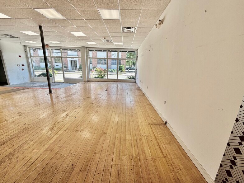 More Photos Of 205 Railroad Ave, Greenwich Freestanding For Lease