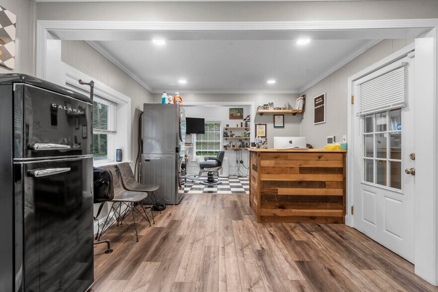 More Photos Of 276 Main St, Farmington Medical For Sale