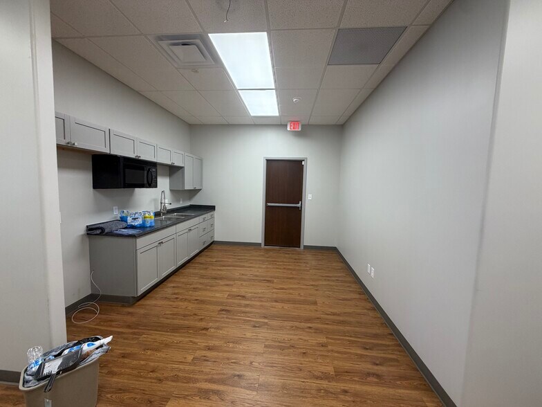 More Photos Of 11244 E 55th Pl, Tulsa Manufacturing For Lease