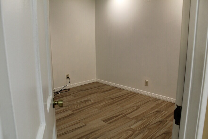 More Photos Of 7800 W Oakland Park Blvd, Sunrise Medical For Lease