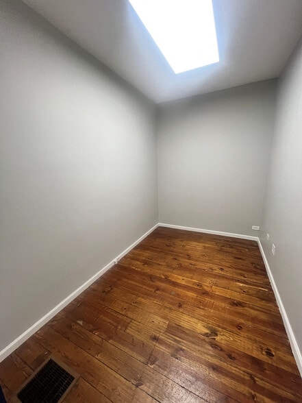 More Photos Of 427 E Golf Rd, Des Plaines Industrial For Sale