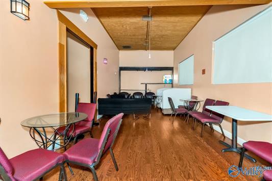More Photos Of 1010 Heathland Dr NW, Huntsville Freestanding For Sale
