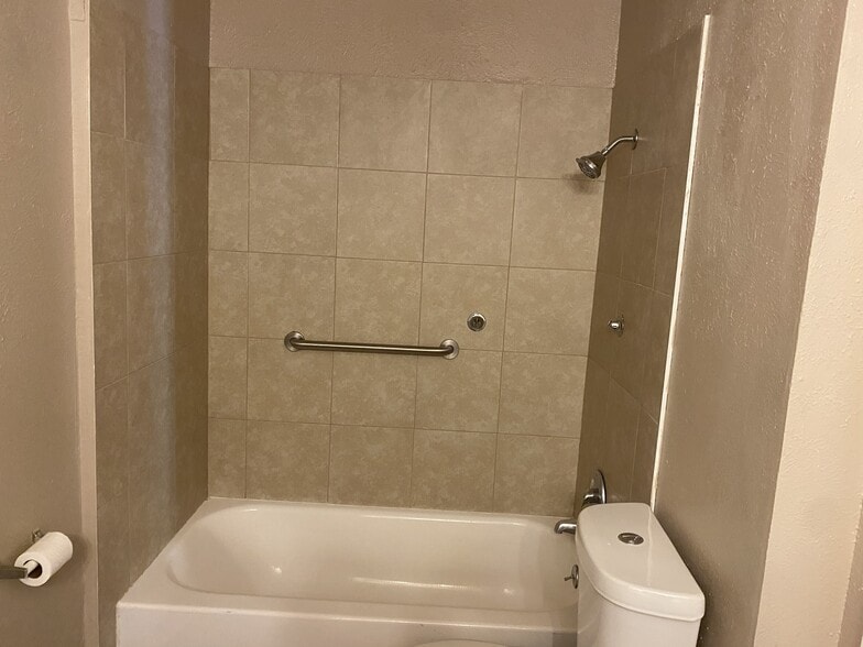 More Photos Of 1121 Jameson St, Weatherford Apartments For Sale