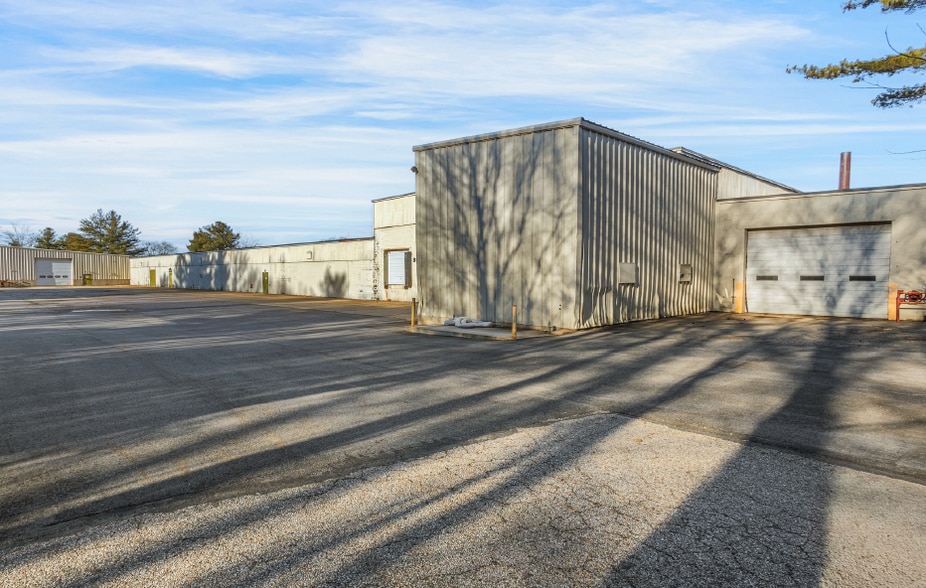 More Photos Of 44 Rivulet St, Uxbridge Warehouse For Sale