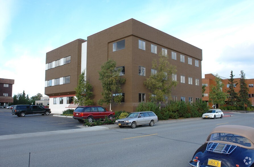 More Photos Of 880 N St, Anchorage Medical For Sale