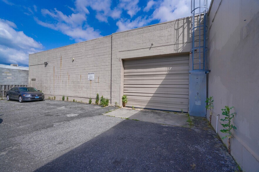 More Photos Of 6515 Belair Rd, Baltimore Light Manufacturing For Sale