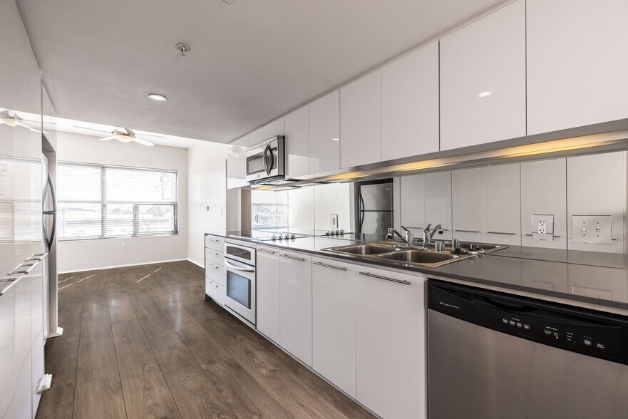 More Photos Of 2015 Hancock St, San Diego Apartments For Sale
