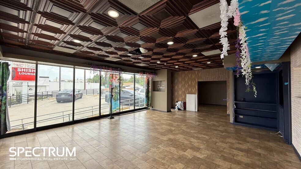 More Photos Of 18000 Ventura Blvd, Encino Restaurant For Lease