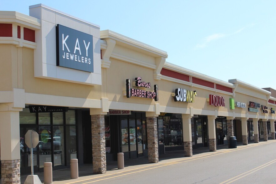 More Photos Of 912-1110 Union Rd, West Seneca Unknown For Lease