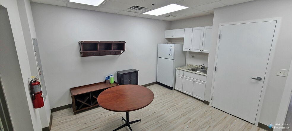 More Photos Of 26W285 Geneva Rd, Wheaton General Retail For Lease