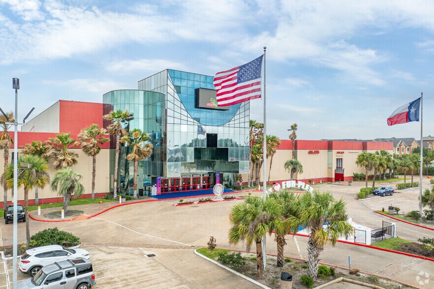 More Photos Of 13700 Beechnut St, Houston Industrial For Sale