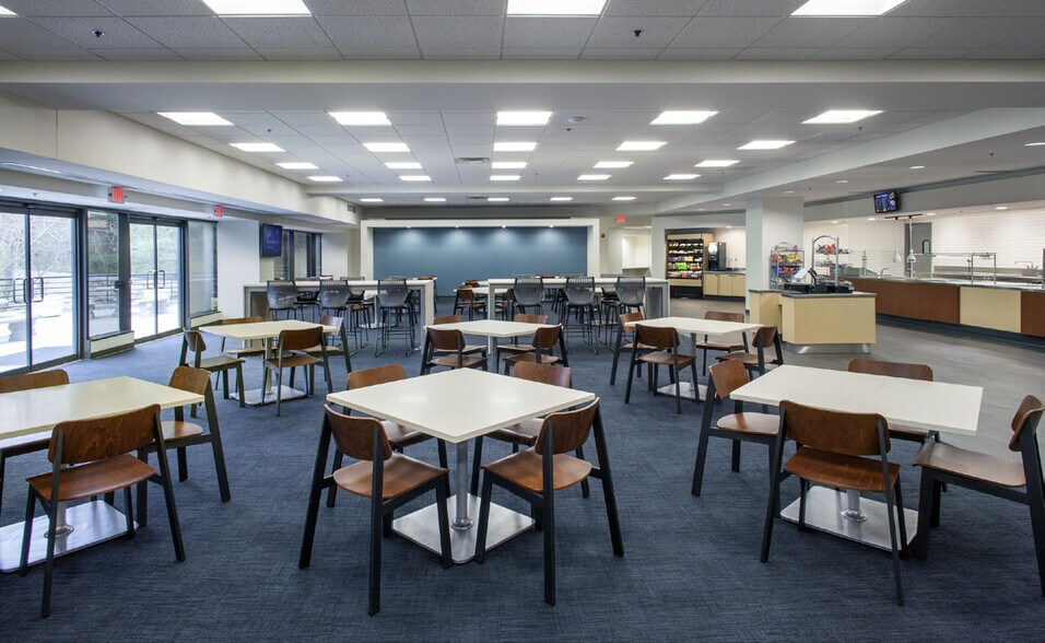 More Photos Of 520 Maryville Centre Dr, Town and Country Unknown For Lease