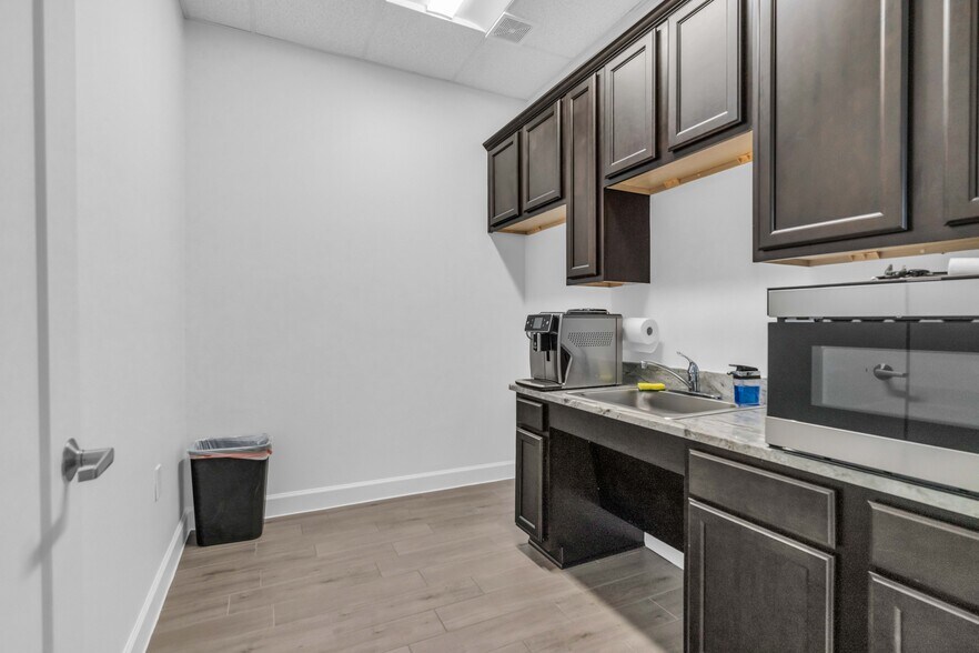 More Photos Of 8118 Fry Rd, Cypress Medical For Sale