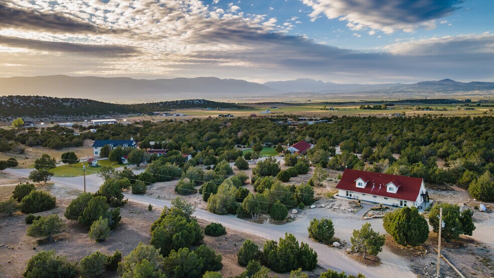 More Photos Of 11550 Pigeon Hollow Rd, Spring City Hotel For Sale